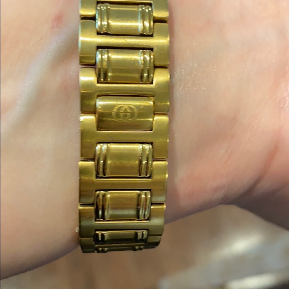 Vintage Gucci gold watch - Picture 2 of 4